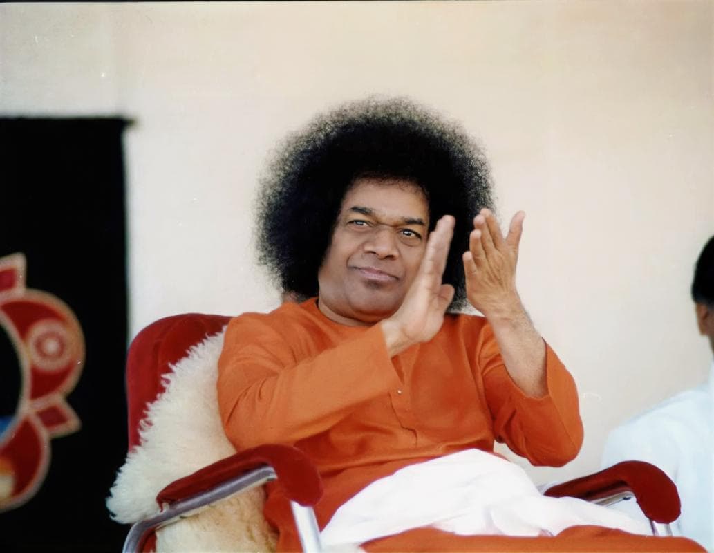 Sri Sathya Sai Baba opening the door